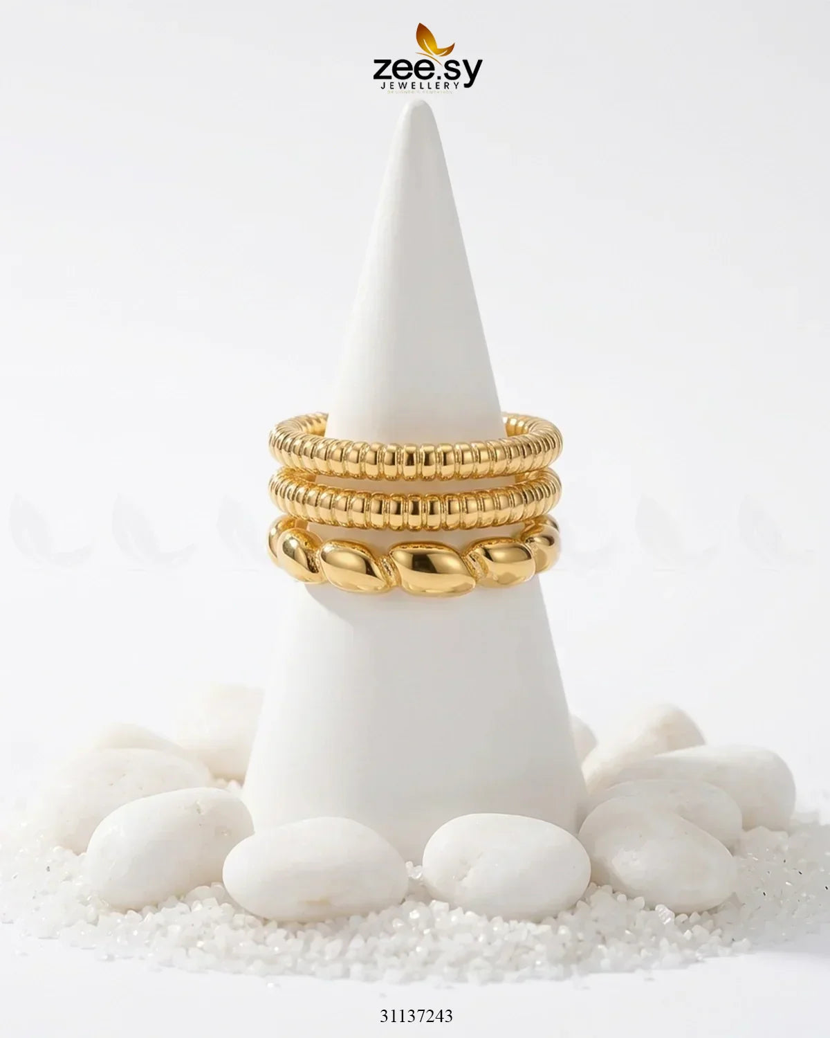Elegant Sculpted Liquid Ring